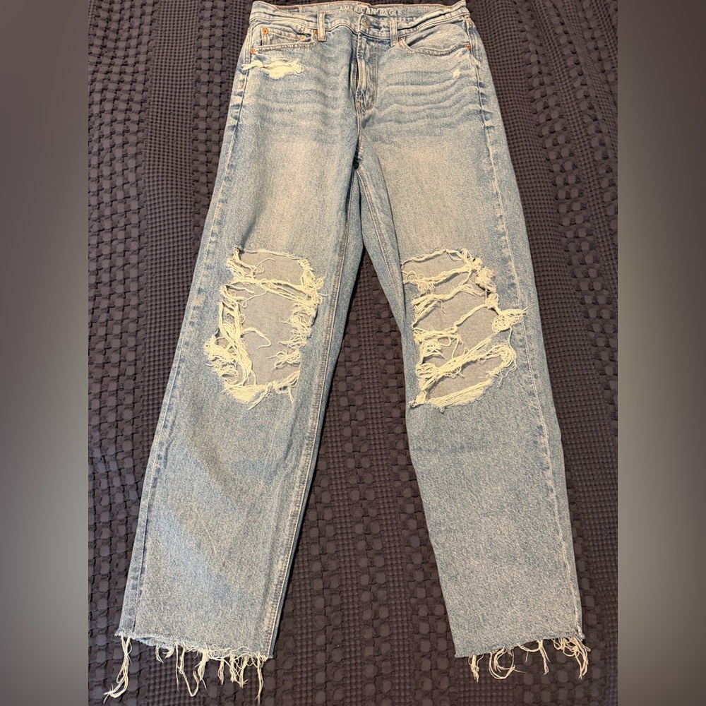 American Eagle Outfitters Light Blue Distressed Boyfriend Jeans